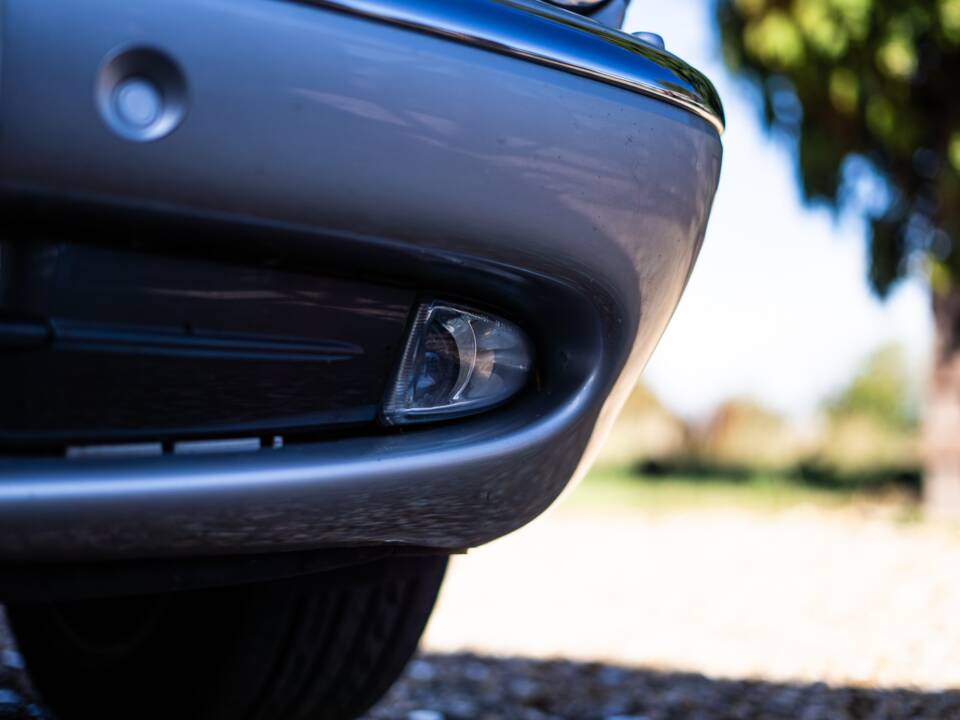 Image 28/50 of Jaguar XJ 8 4.2 (2003)