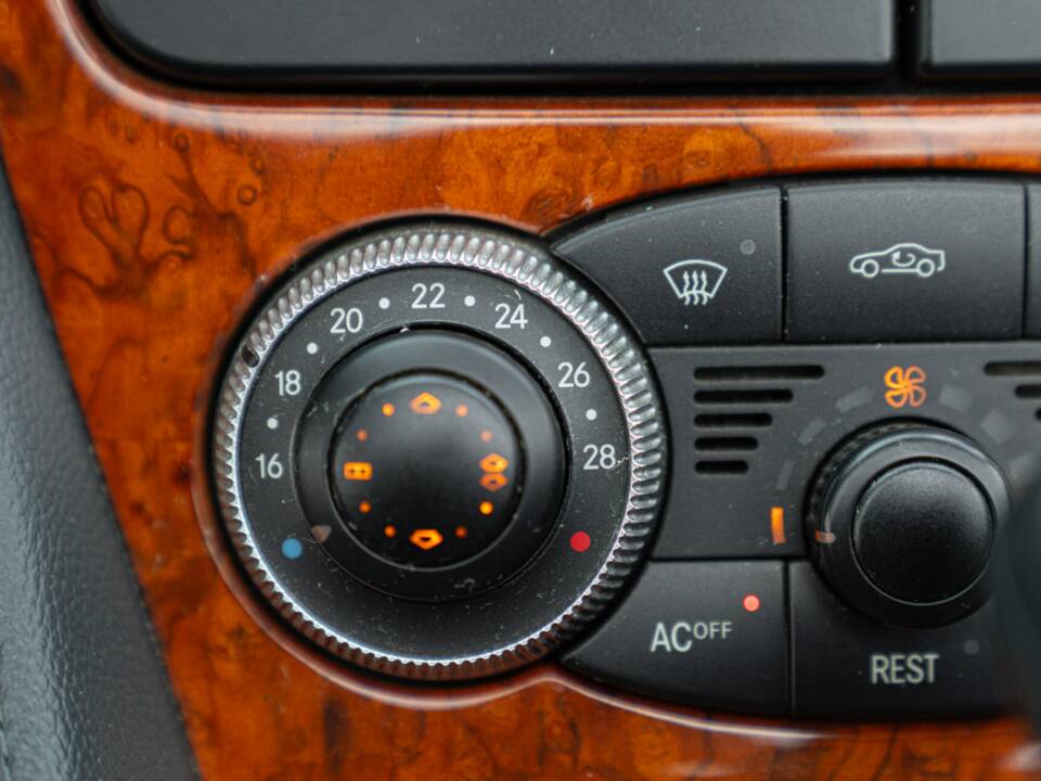 Image 44/50 of Mercedes-Benz SL 500 (2001)