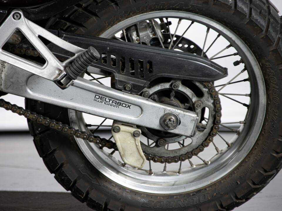 Image 18/50 of Yamaha XTZ 750 SuperTéneré (1990)