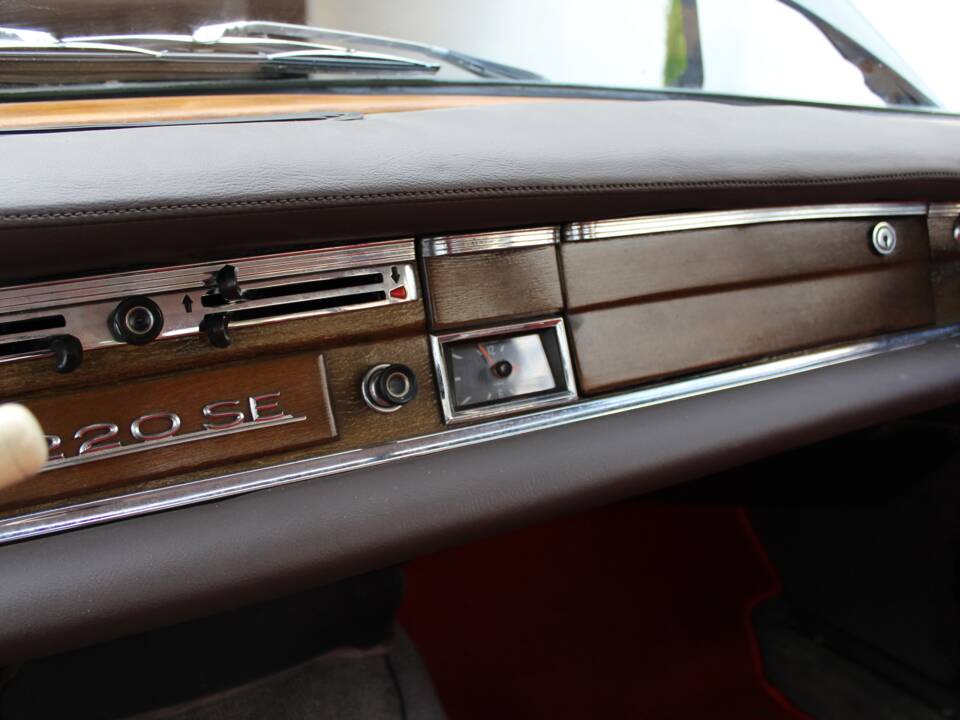 Image 10/18 of Mercedes-Benz 220 SE b (1961)