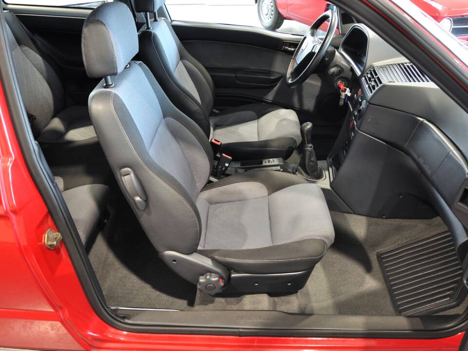 Afbeelding 25/29 van Alfa Romeo 145 Quadrifoglio Verde (1996)