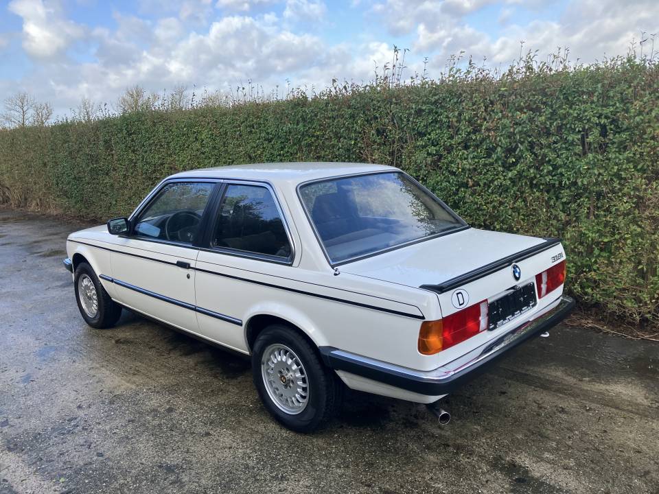 Image 3/20 of BMW 318i (1986)
