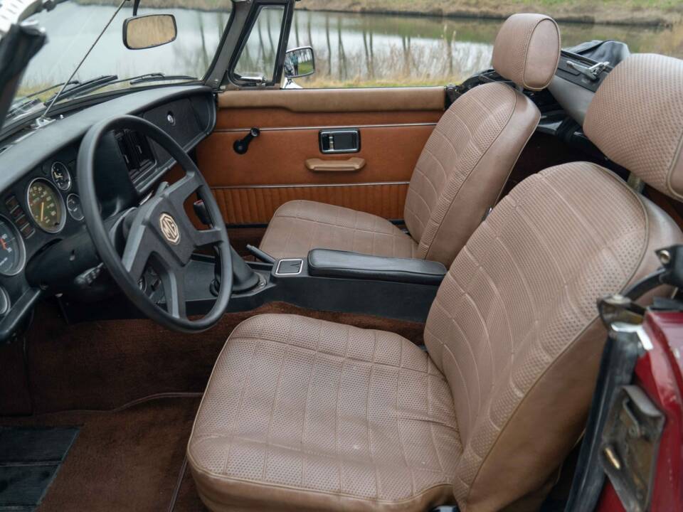 Image 6/6 of MG MGB (1979)