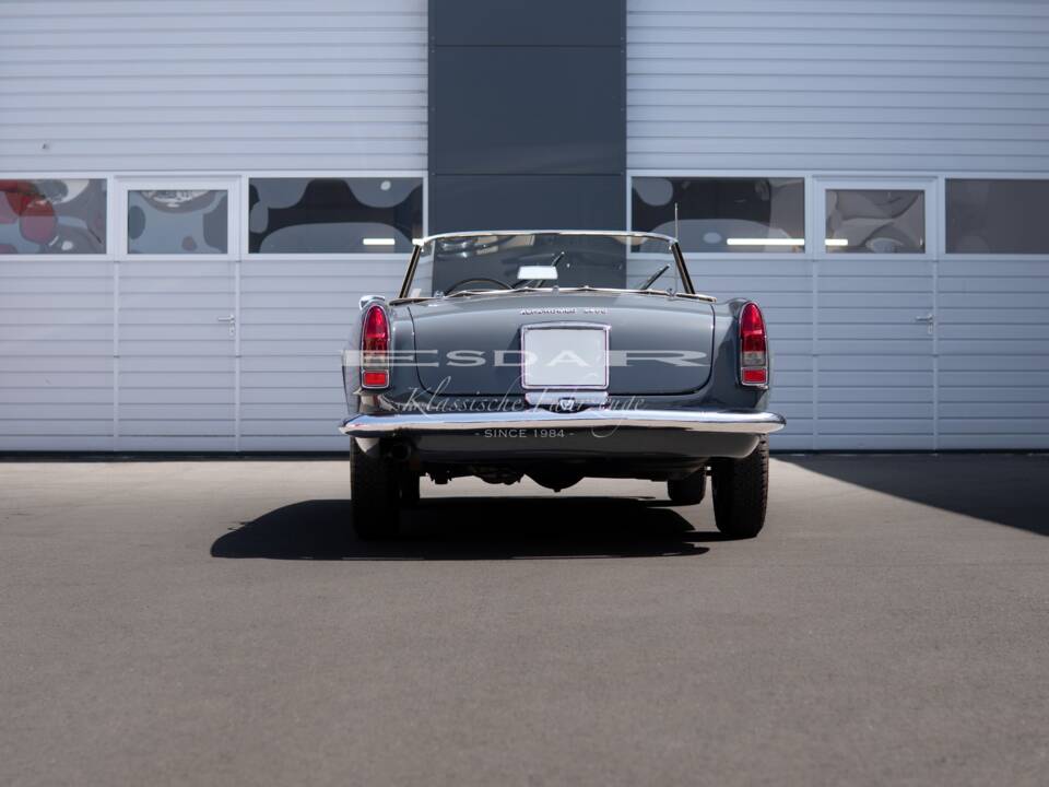 Image 7/31 of Alfa Romeo 2600 Spider (1963)