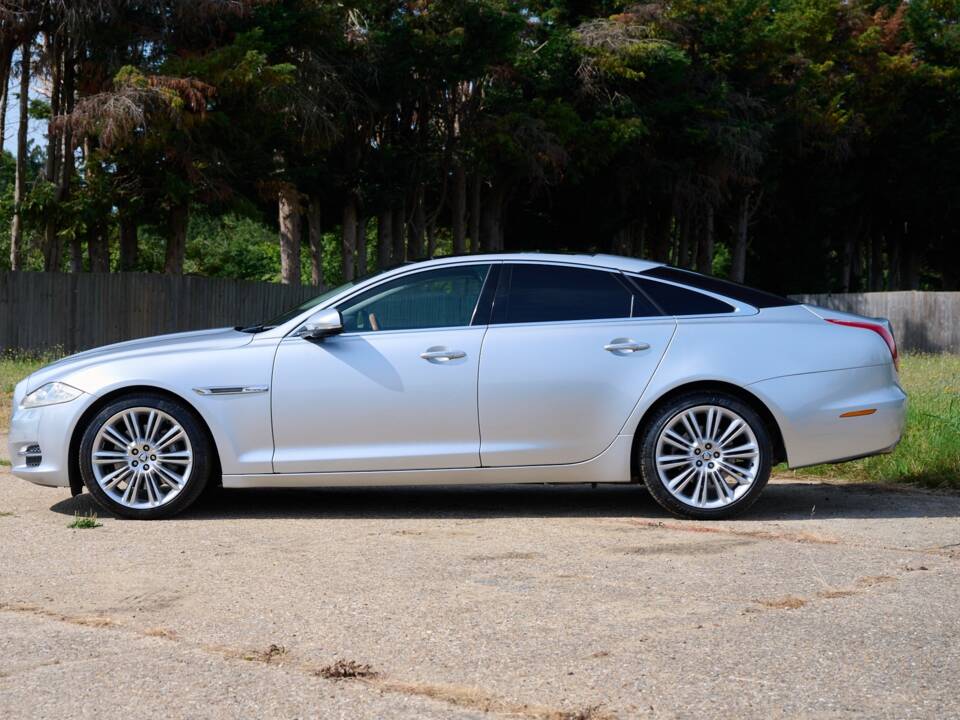 Bild 8/50 von Jaguar XJ 5.0 (2012)