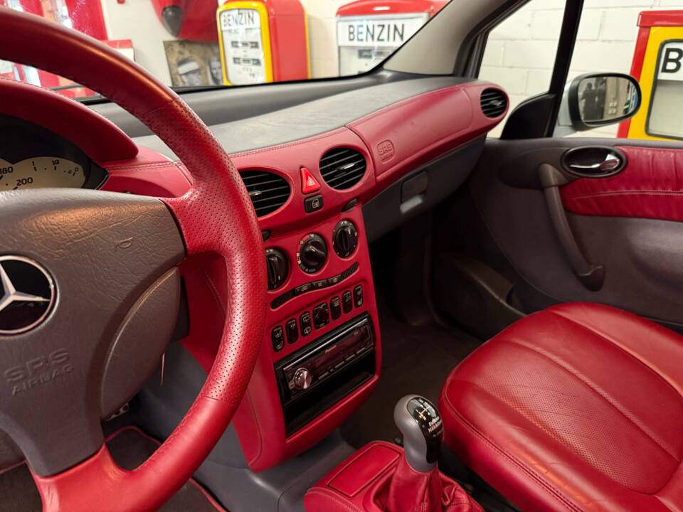 Image 10/21 of Mercedes-Benz A 160 "F1 Häkkinen Edition" (1998)