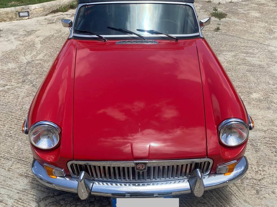 Immagine 2/66 di MG MGB (1977)