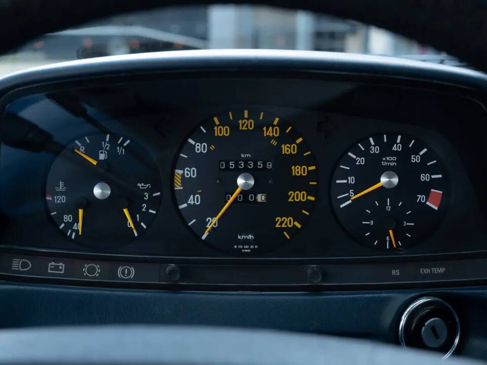Image 44/62 of Mercedes-Benz 280 CE (1982)