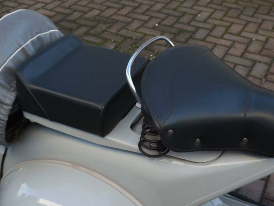 Immagine 50/50 di Piaggio Vespa 125 (1955)