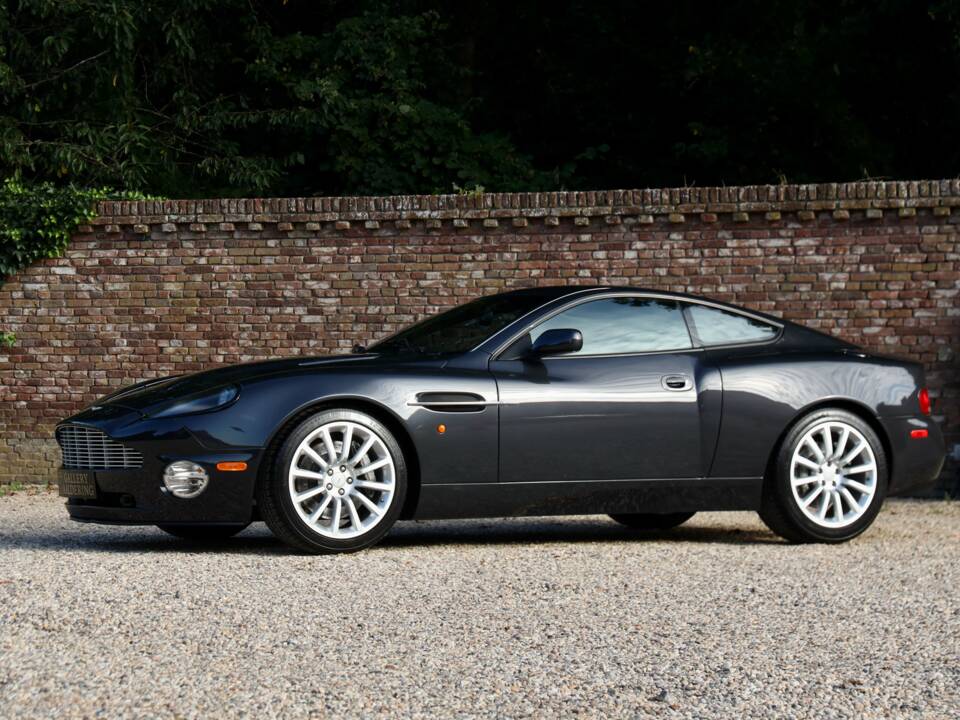 Afbeelding 16/50 van Aston Martin V12 Vanquish (2003)