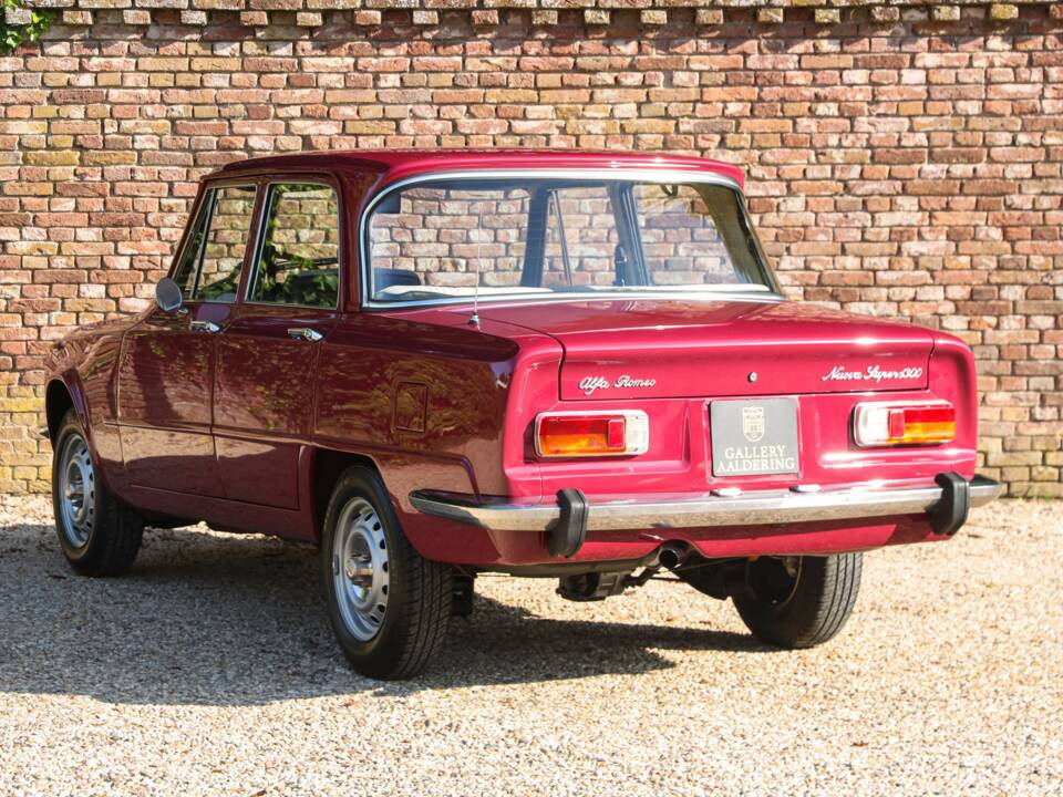 Image 2/50 of Alfa Romeo Giulia Nuova Super 1300 (1975)