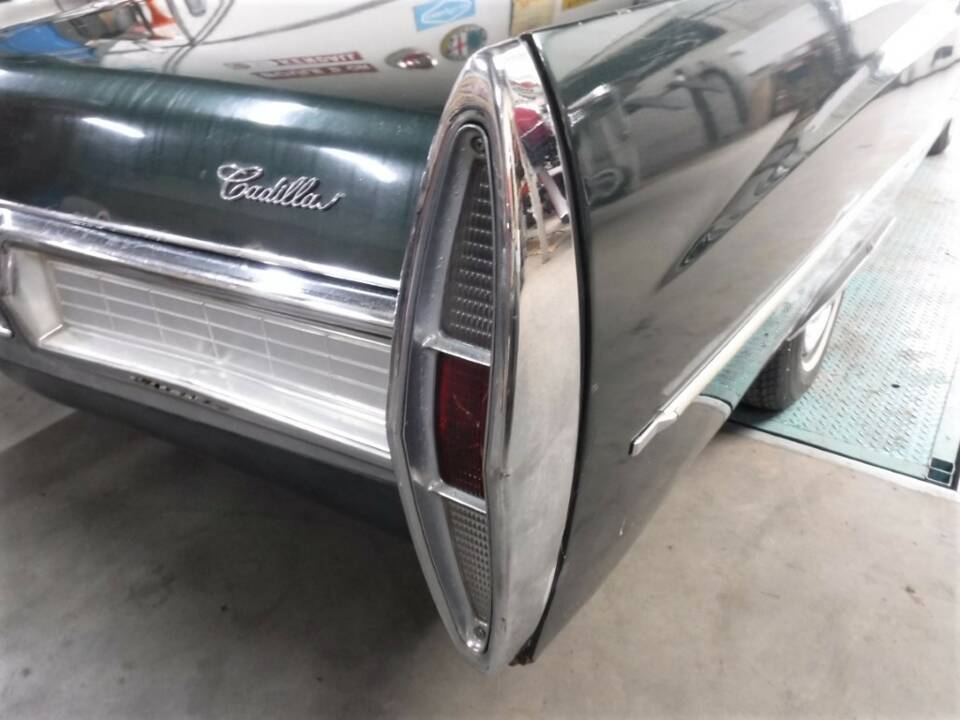 Bild 39/50 von Cadillac DeVille Convertible (1967)