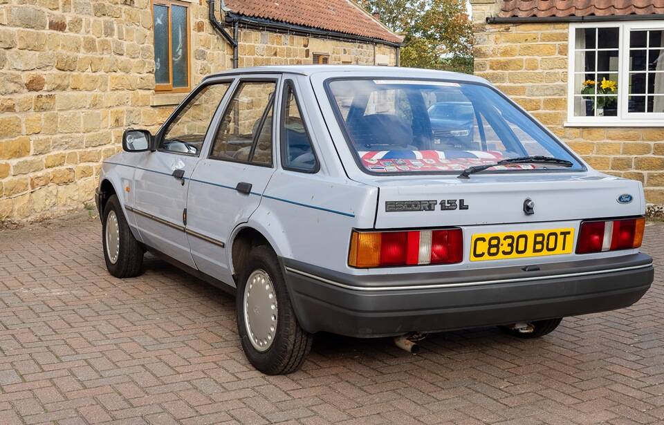 Bild 3/50 von Ford Escort 1.3 (1986)