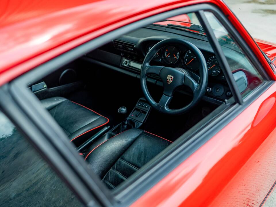 Image 26/45 de Porsche 911 Carrera RS (1990)