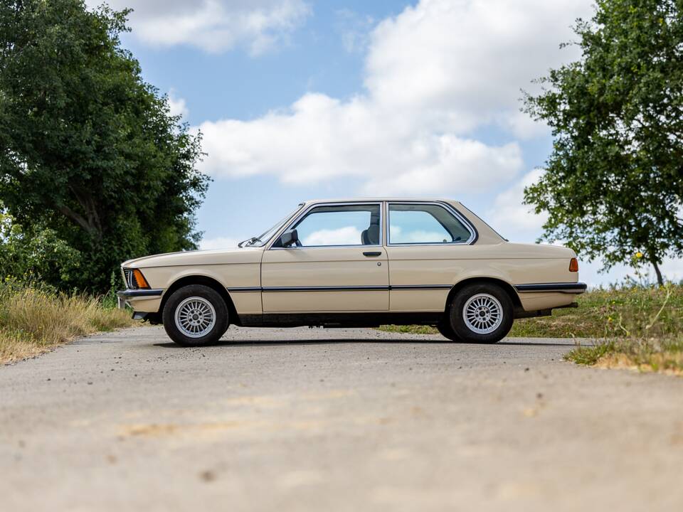 Image 21/48 of BMW 320/6 (1980)