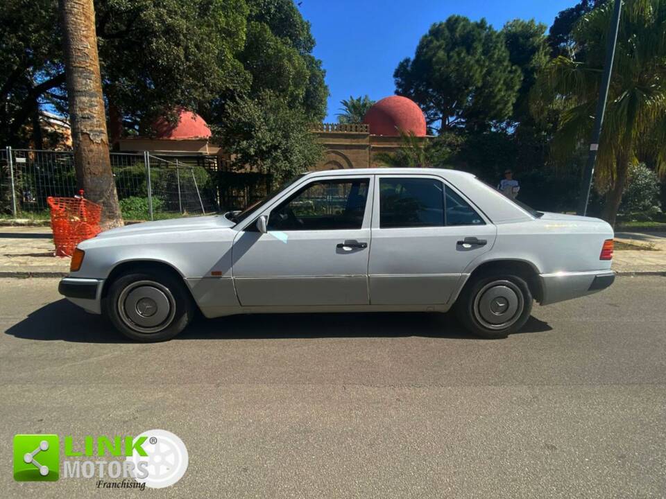 Bild 6/48 von Mercedes-Benz 200 E (1991)