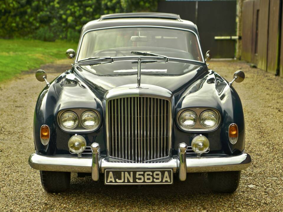 Image 4/50 of Bentley S 3 Continental Flying Spur (1963)