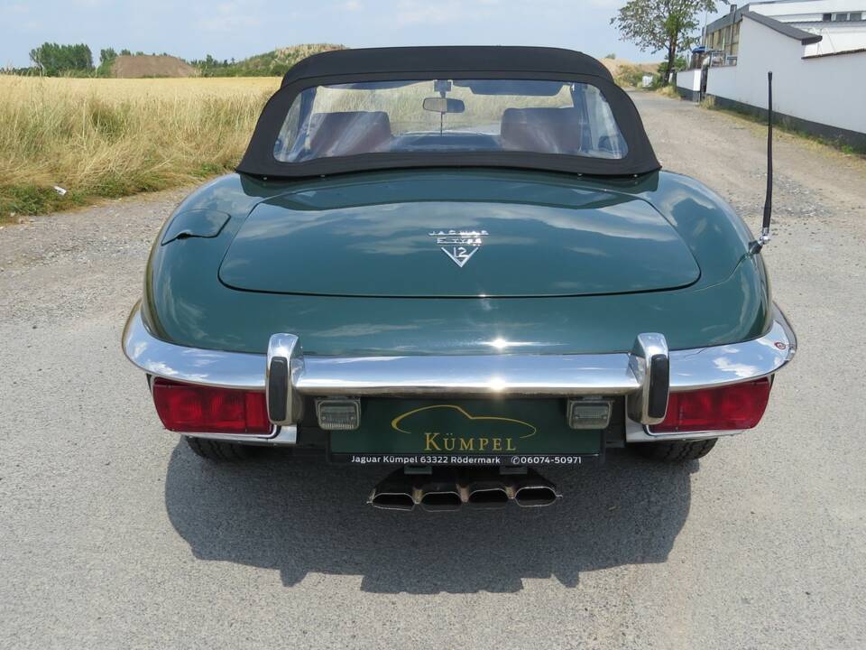 Image 15/50 de Jaguar E-Type V12 (1974)