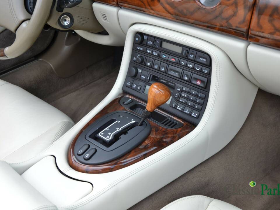 Imagen 50/50 de Jaguar XK8 4.0 (1998)
