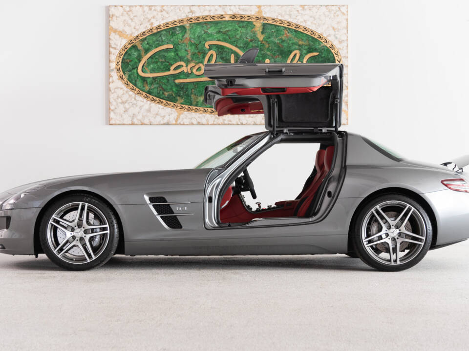 Image 6/56 de Mercedes-Benz SLS AMG (2011)