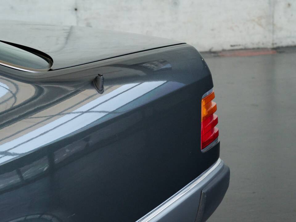 Bild 9/50 von Mercedes-Benz 300 CE (1991)
