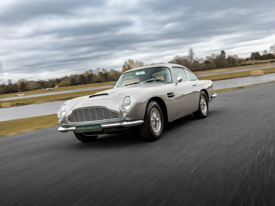 Immagine 39/74 di Aston Martin DB 5 Vantage (1964)