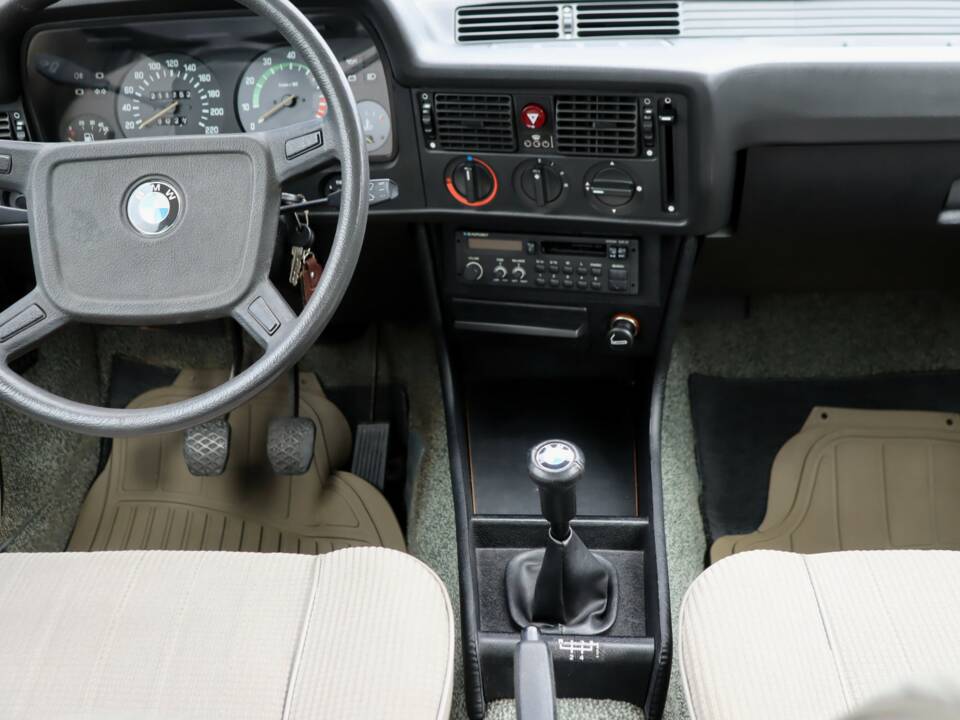 Image 18/50 of BMW 323i (1980)