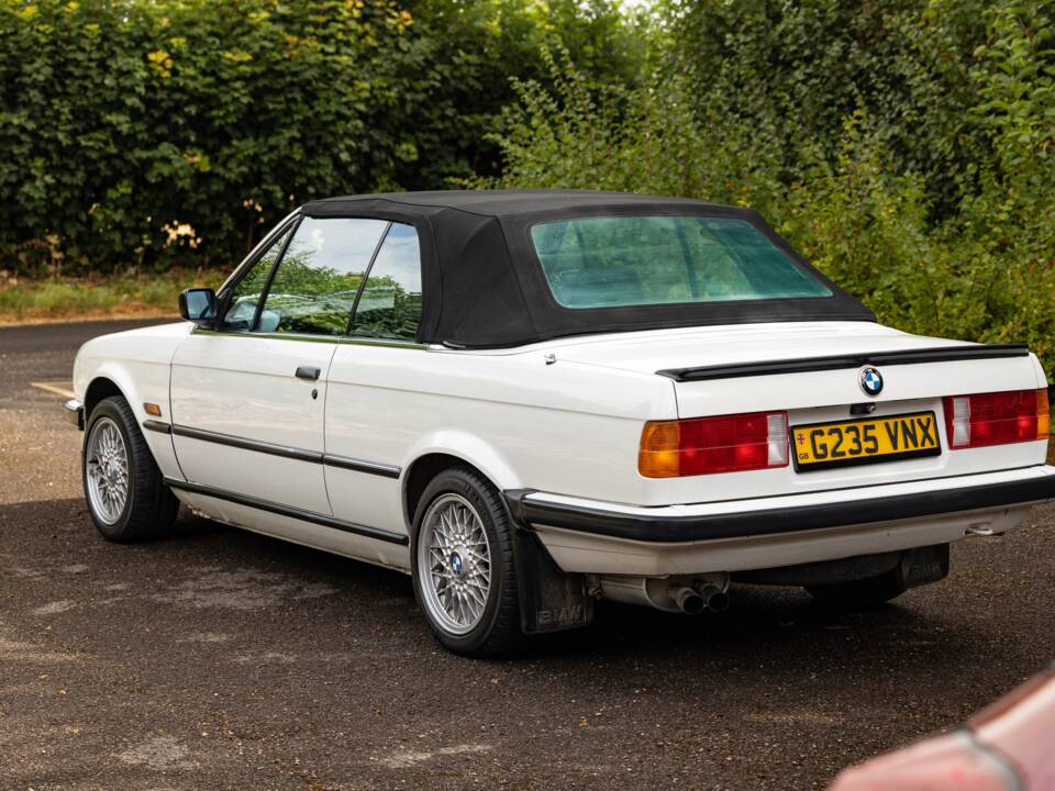 Afbeelding 17/48 van BMW 325i (1990)