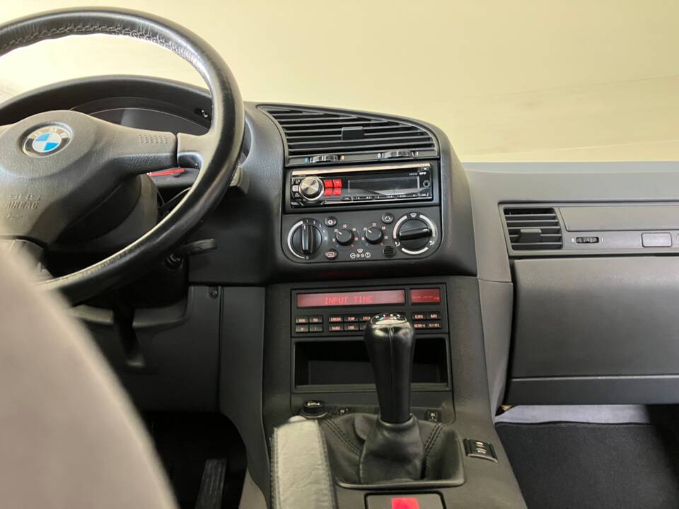 Image 9/10 of BMW M3 (1994)
