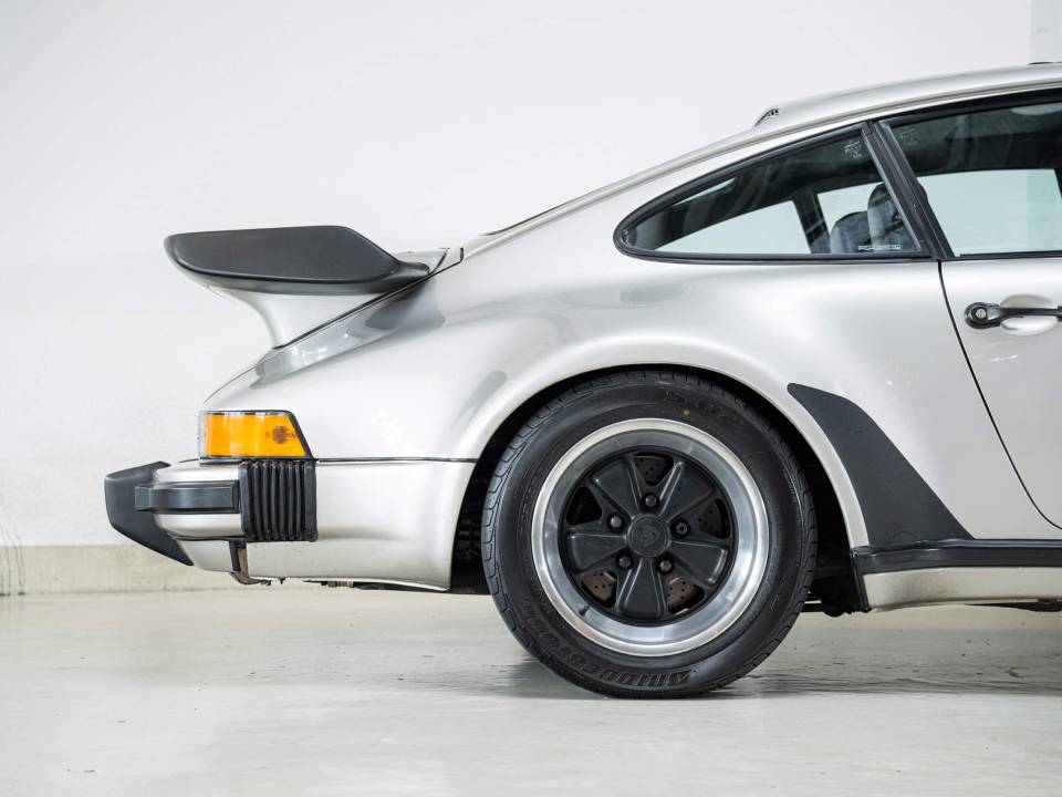 Immagine 31/48 di Porsche 911 Turbo 3.3 (1982)