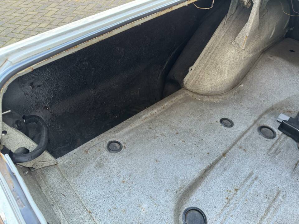 Image 19/22 of Plymouth Sport Fury (1963)