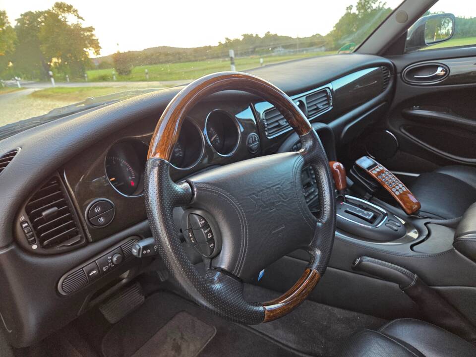 Image 11/15 de Jaguar XJR 4.0 (2000)