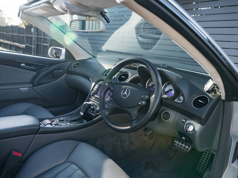 Image 17/51 of Mercedes-Benz SL 65 AMG (2007)