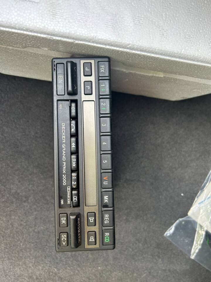 Image 34/47 of Mercedes-Benz 300 CE-24 (1992)