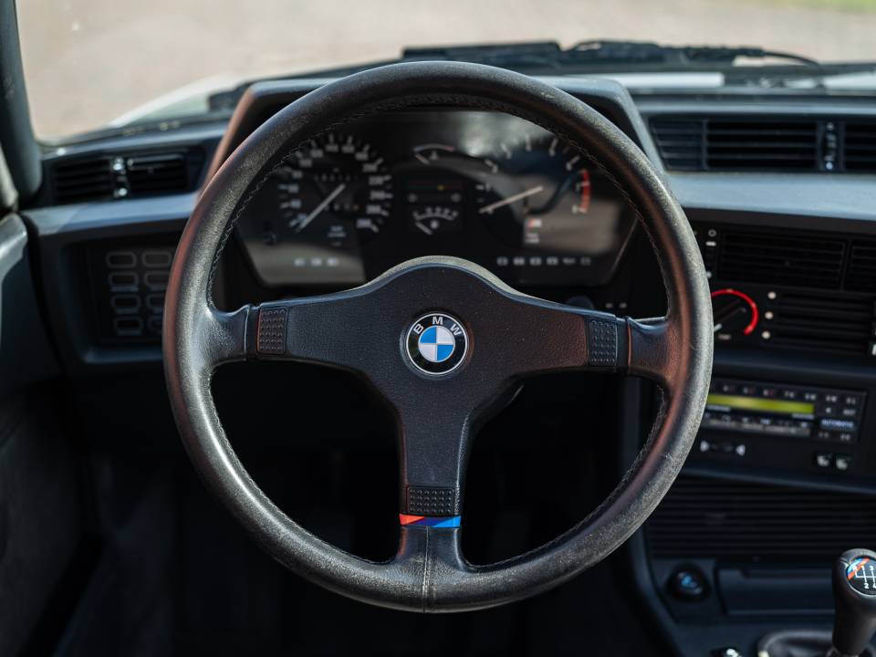 Image 30/49 of BMW M 635 CSi (1986)