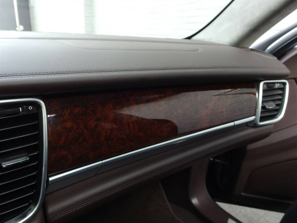 Bild 46/98 von Porsche Panamera Turbo (2009)