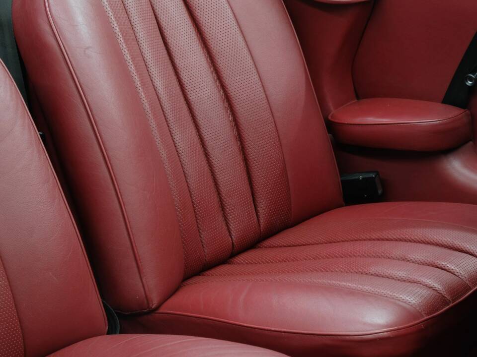 Image 47/50 of Mercedes-Benz 220 SE b (1963)