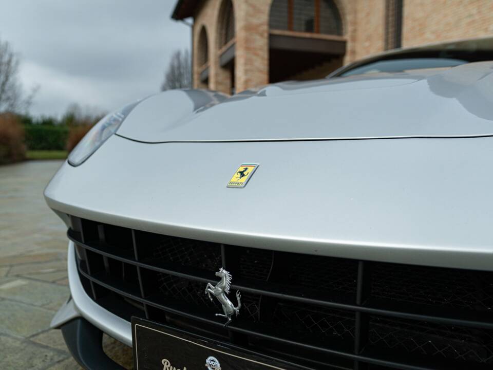 Image 35/50 of Ferrari F12berlinetta (2013)