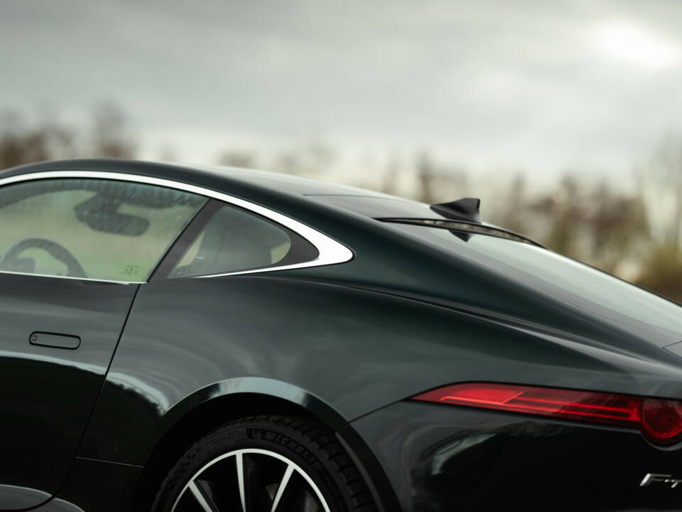 Bild 13/32 von Jaguar F-Type R (2016)