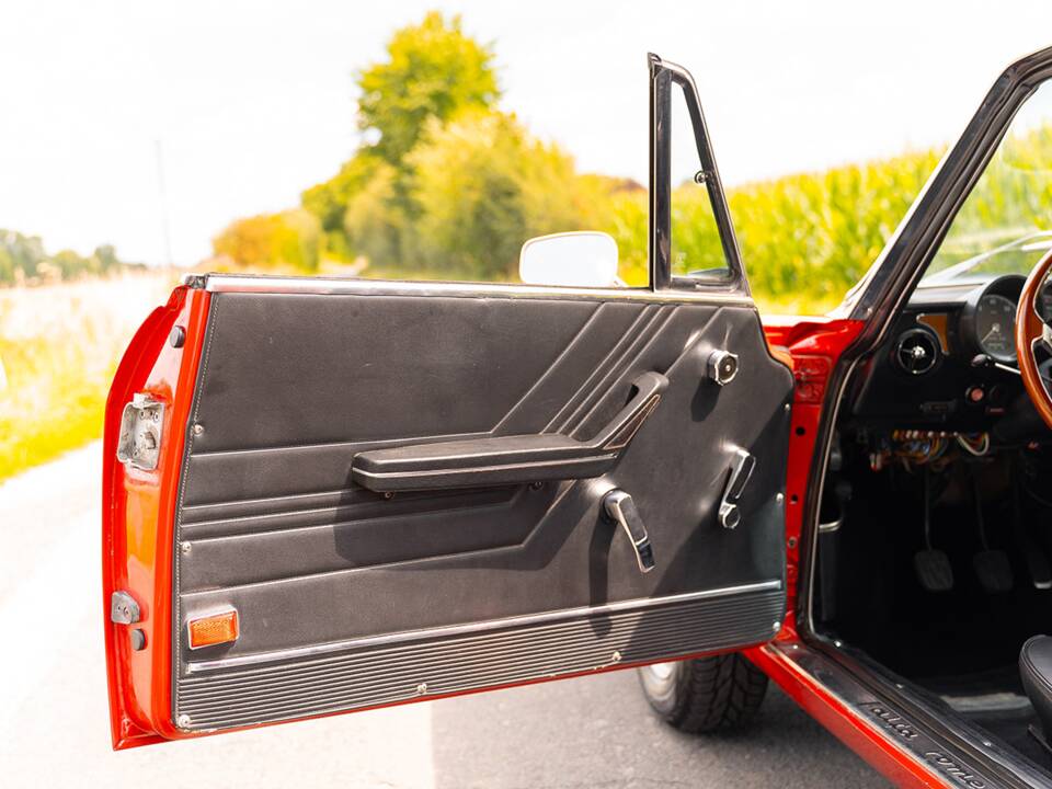 Image 29/53 of Alfa Romeo 2000 GT Veloce (1975)