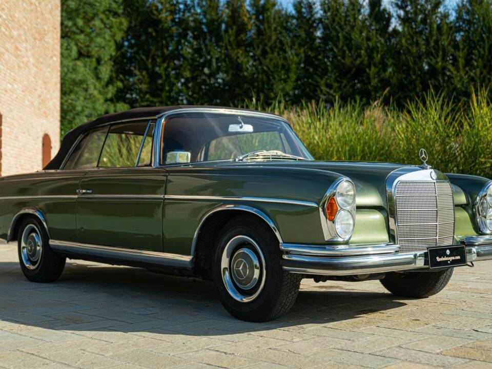 Obraz 3/50 pojazdu Mercedes-Benz 220 SE b (1964)