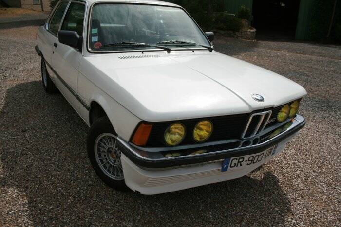 Image 6/7 of BMW 320 (1982)