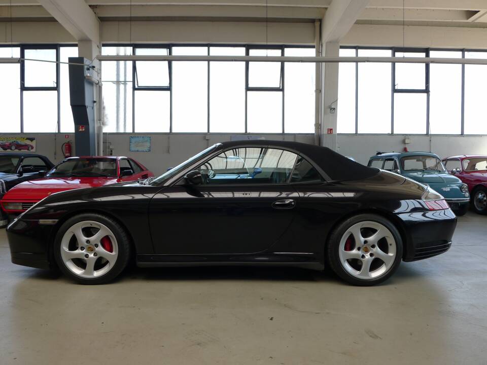 Image 20/41 of Porsche 911 Carrera 4S (2004)