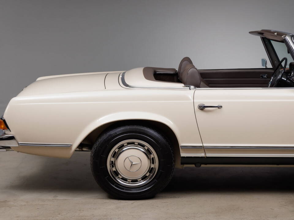 Image 7/37 of Mercedes-Benz 280 SL (1969)