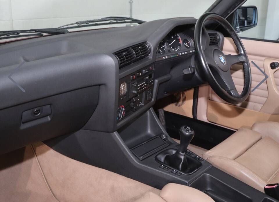 Bild 4/33 von BMW 318i (1993)