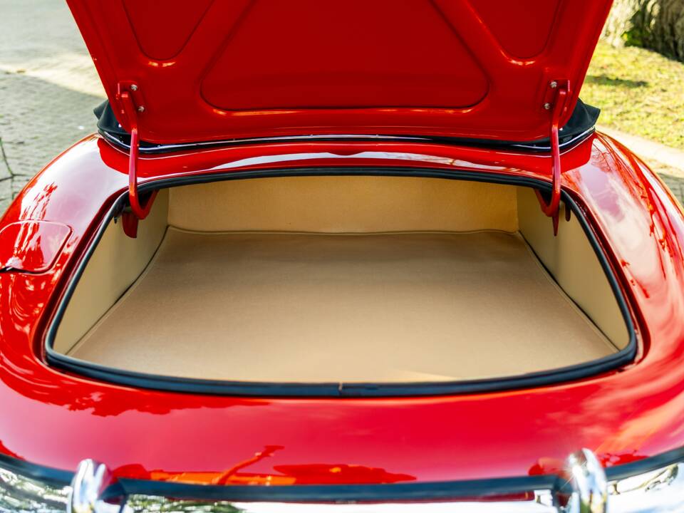 Image 29/50 de Jaguar E-Type (1969)