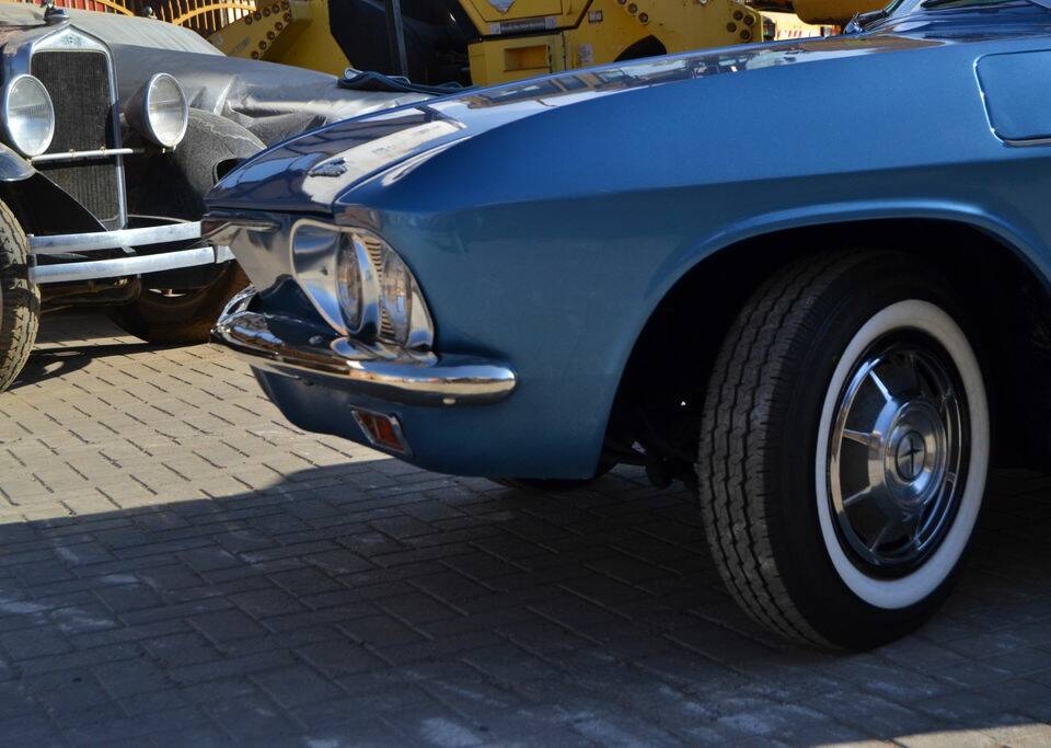 Image 7/8 of Chevrolet Corvair Monza Convertible (1965)