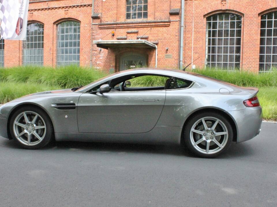 Image 2/18 of Aston Martin V8 Vantage (2007)