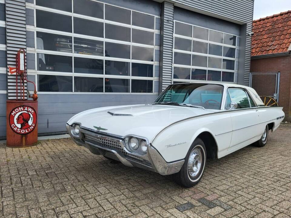 Obraz 3/8 pojazdu Ford Thunderbird Landau Coupe (1962)