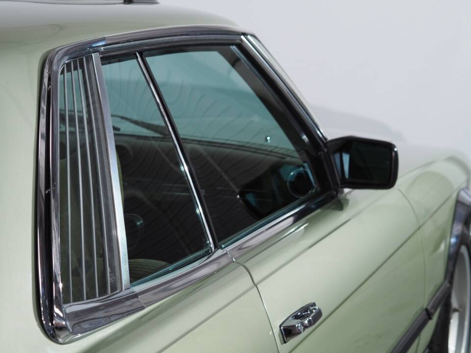 Image 29/66 of Mercedes-Benz 450 SLC (1977)